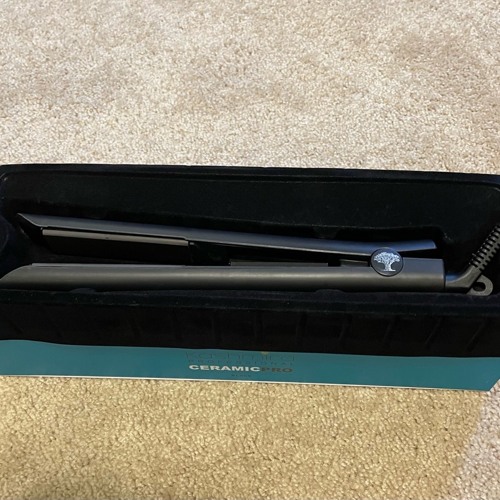 Kashmir’s Professional Ceramic Black Straightener